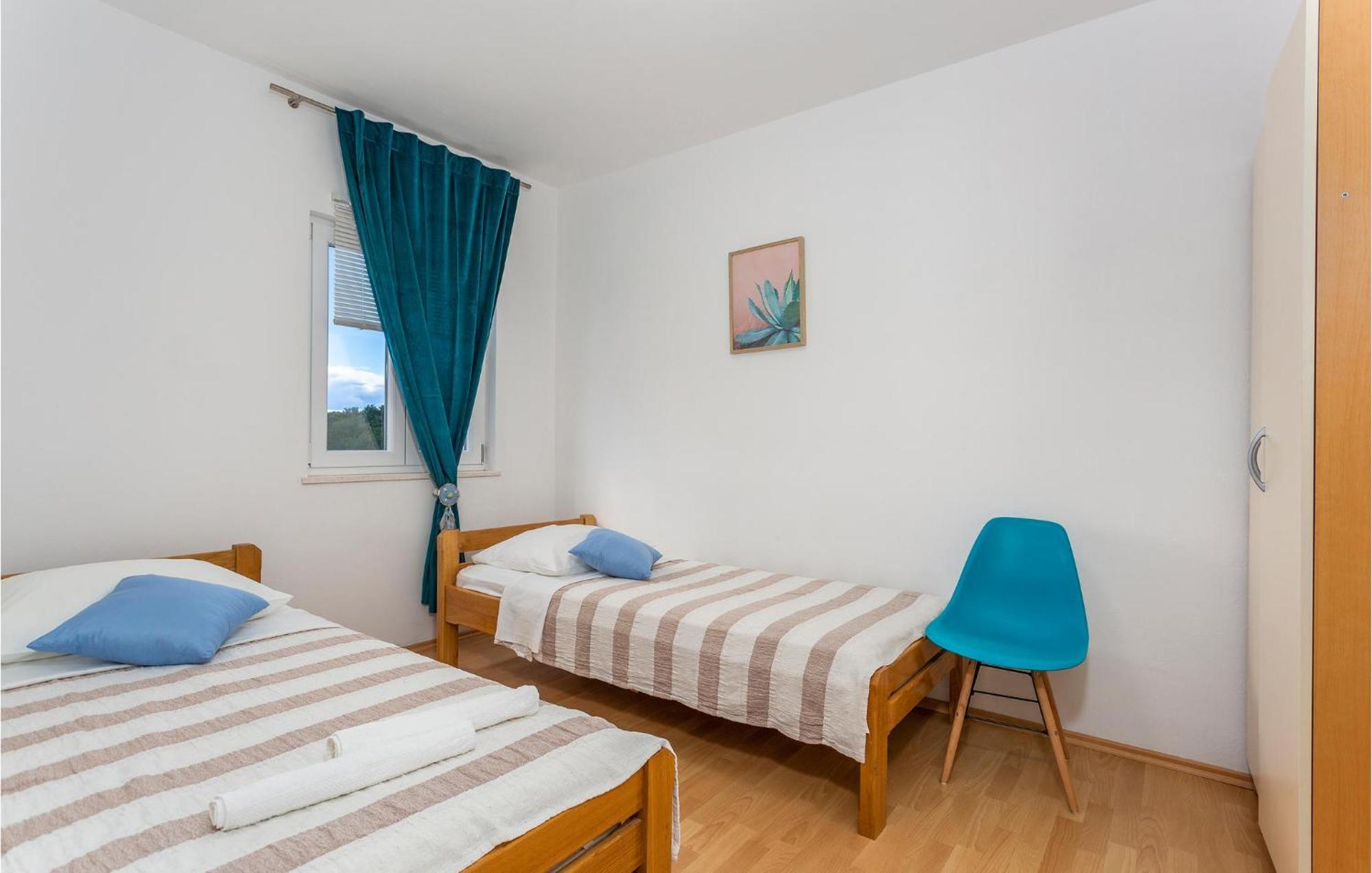 2 Bedroom Beautiful Apartment In Pinezici Exterior foto