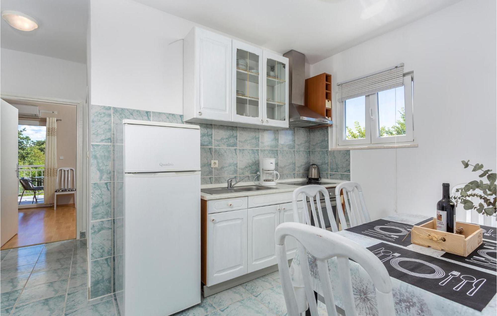 2 Bedroom Beautiful Apartment In Pinezici Exterior foto