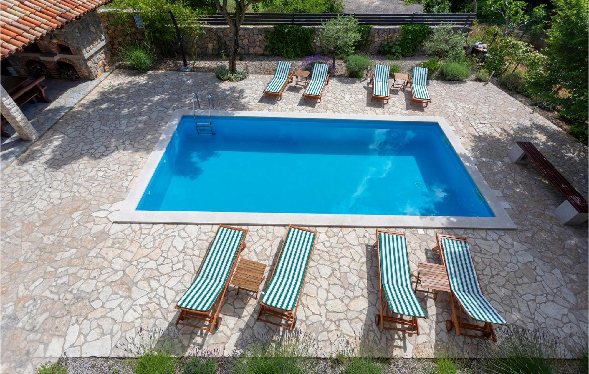 2 Bedroom Beautiful Apartment In Pinezici Exterior foto
