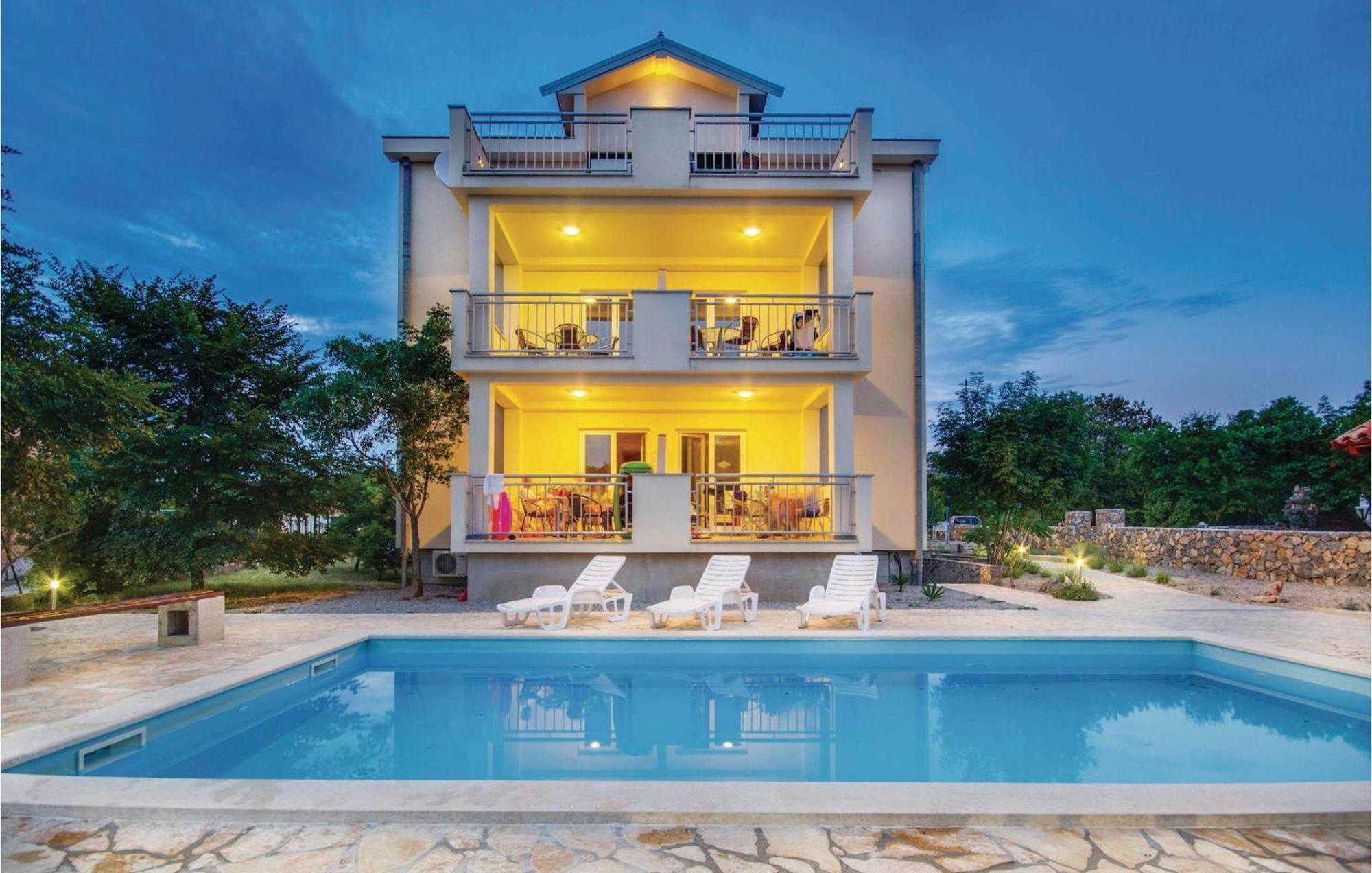 2 Bedroom Beautiful Apartment In Pinezici Exterior foto