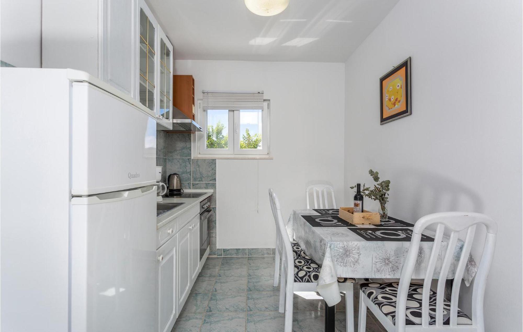 2 Bedroom Beautiful Apartment In Pinezici Exterior foto