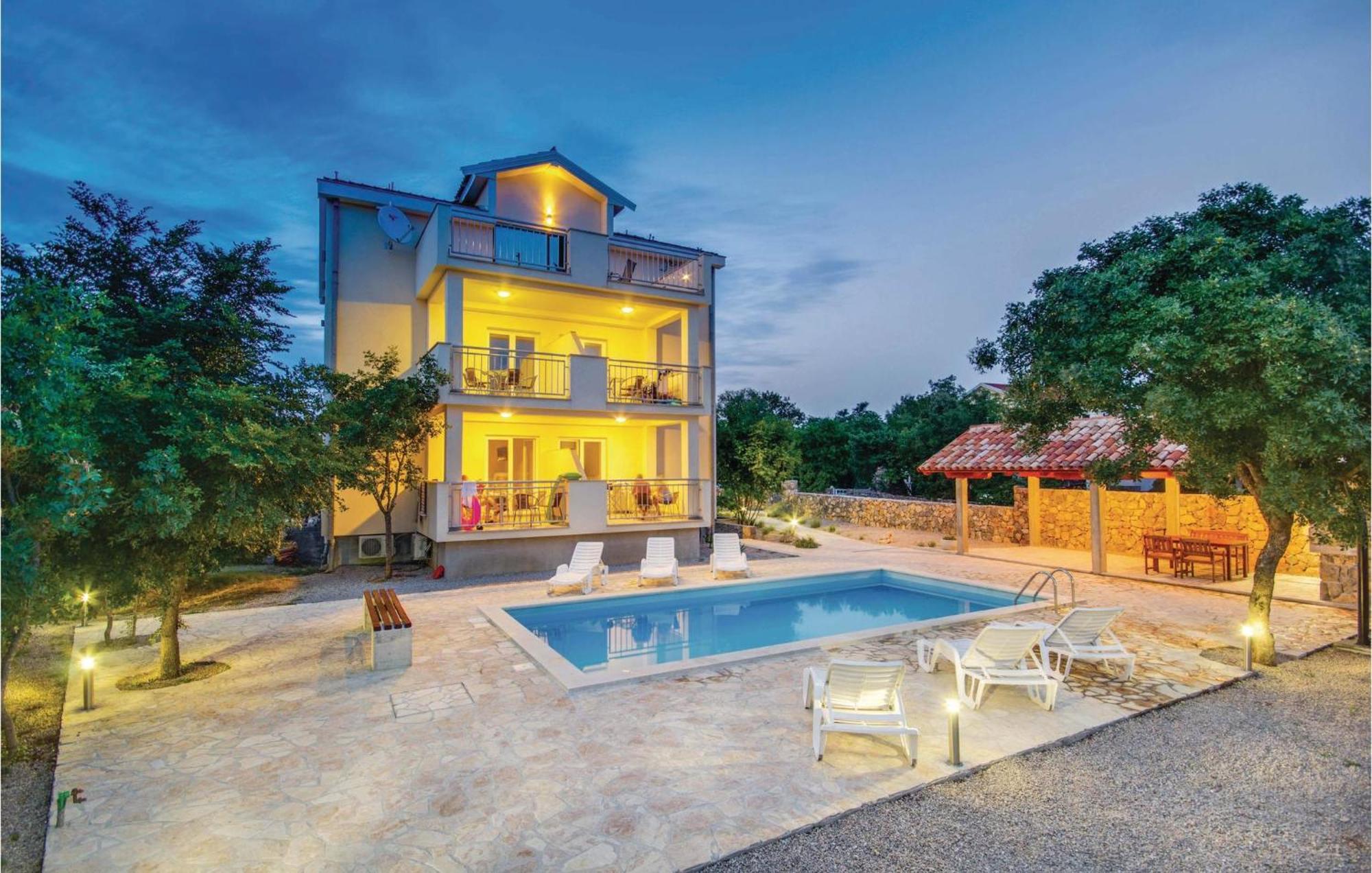 2 Bedroom Beautiful Apartment In Pinezici Exterior foto