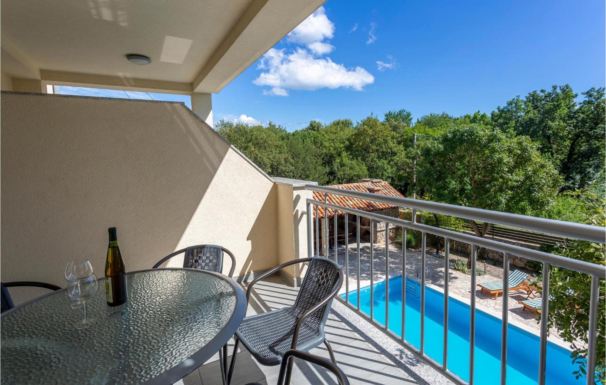 2 Bedroom Beautiful Apartment In Pinezici Exterior foto