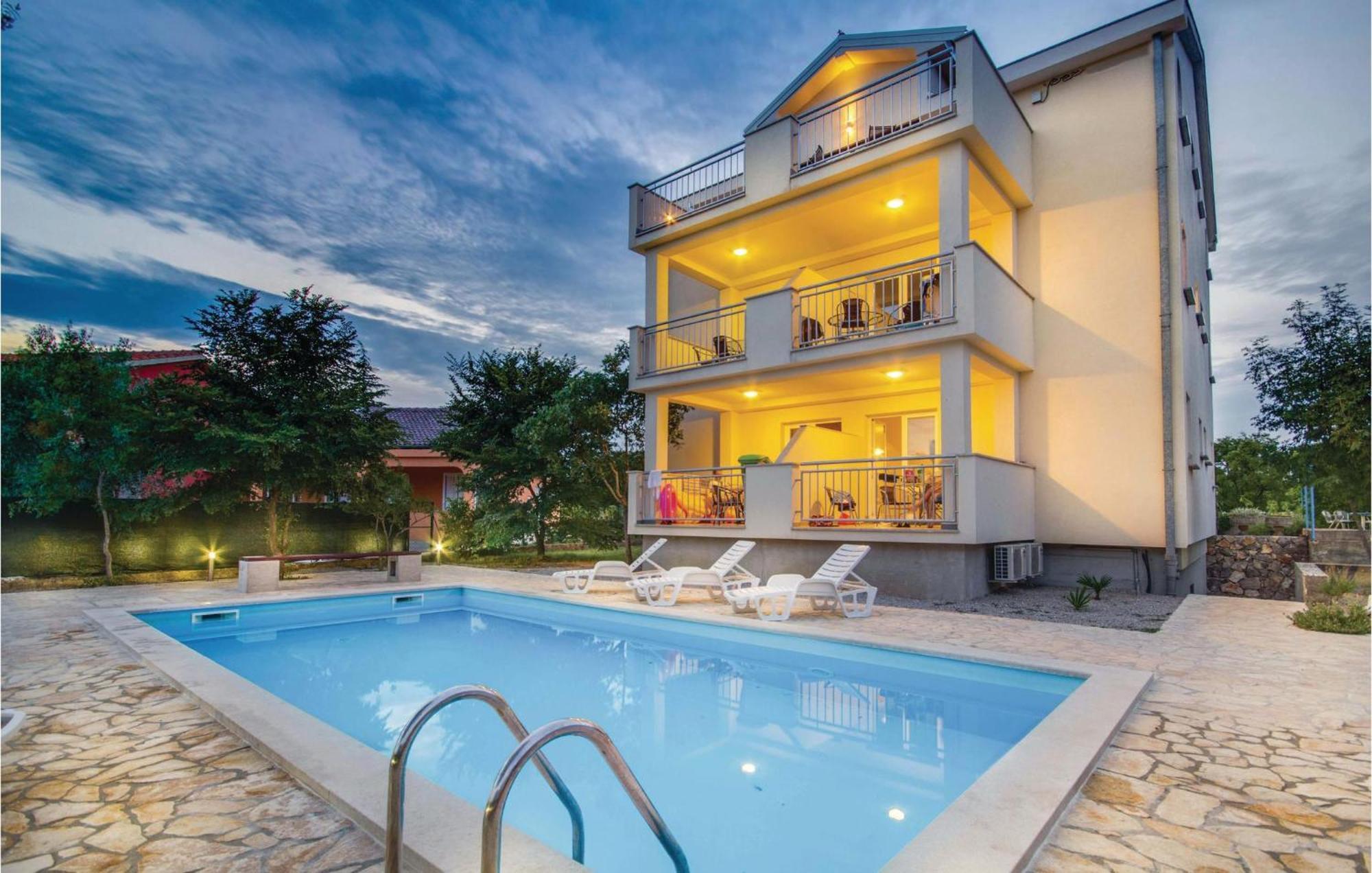 2 Bedroom Beautiful Apartment In Pinezici Exterior foto