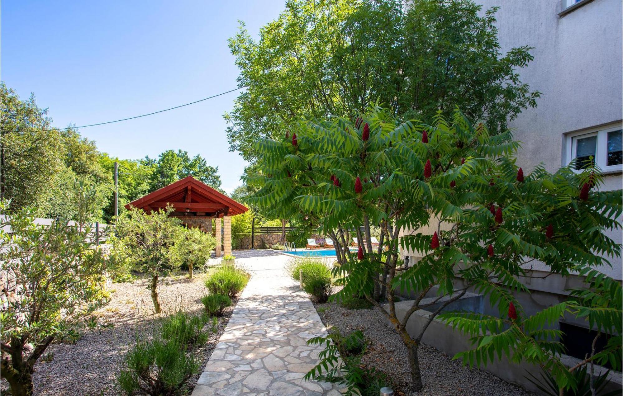 2 Bedroom Beautiful Apartment In Pinezici Exterior foto