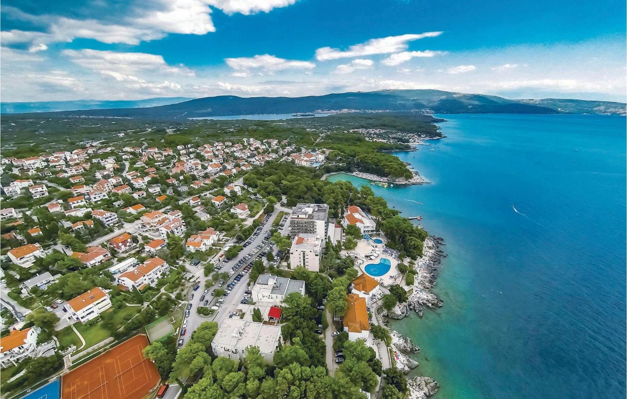 2 Bedroom Beautiful Apartment In Pinezici Exterior foto